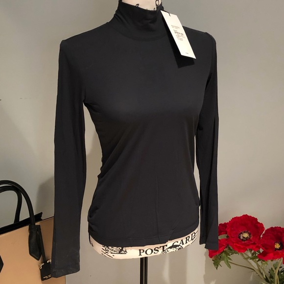 St. John Tops - St. John Granite Featherweight Layering Top NWT